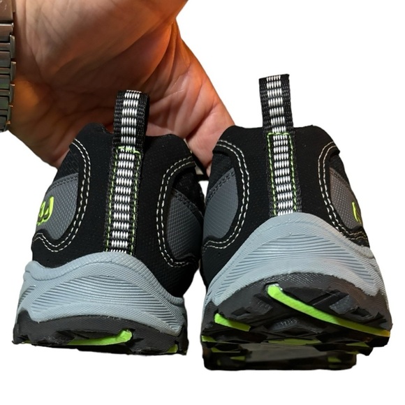 Fila At Peak 21 Boys Sneakers Black Gray with Neon Green Size 5 Low Top Sneakers - Picture 4 of 14